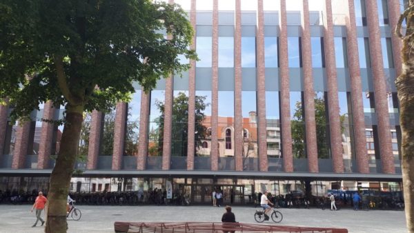 Bezoek aan het BMCC te Brugge, foto van het gebouw.