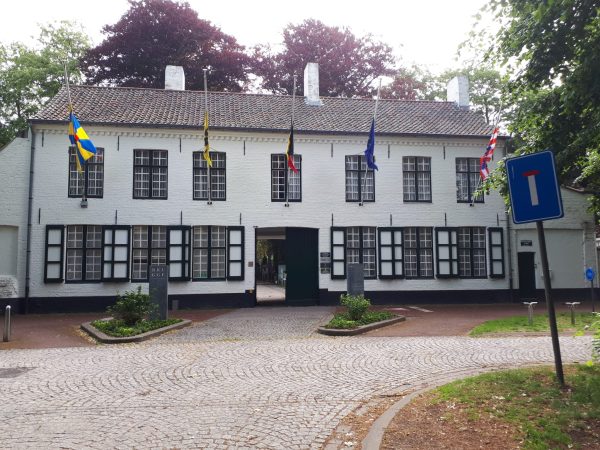 Begraafplaats Brugge. Hoofdingang.