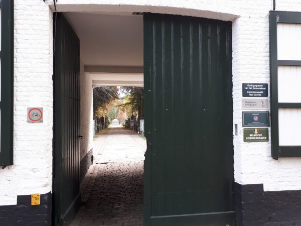 Begraafplaats Brugge. Hoofdingang.