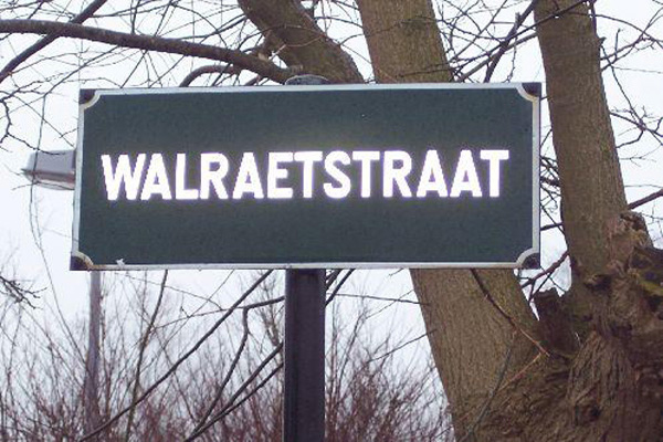 Walraetstraat-Assebroek.be.  Je ziet het straatbord van de Walraetstraat die ook ons logo is.